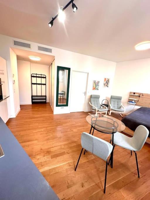 Appartamento Scaliero - Grand Studio Quartier Du Port